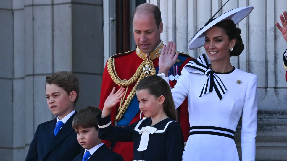 וויליאם וקייט יחד עם ילדיהם (צילום: JUSTIN TALLIS/AFP via Getty Images)