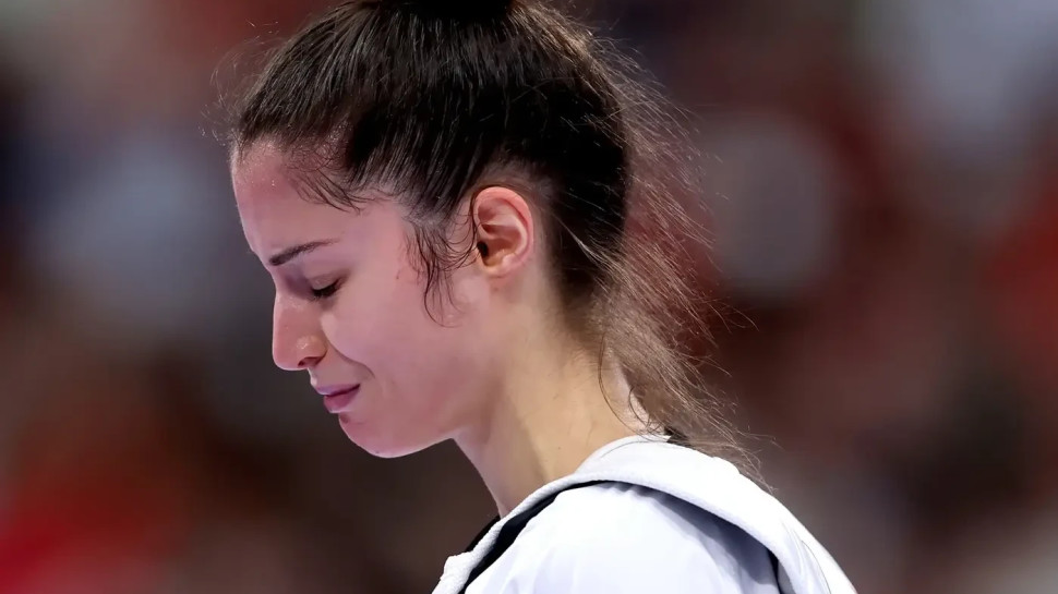 אבישג סמברג בוכה לאחר ההפסד (צילום: Maja Hitij/Getty Images)