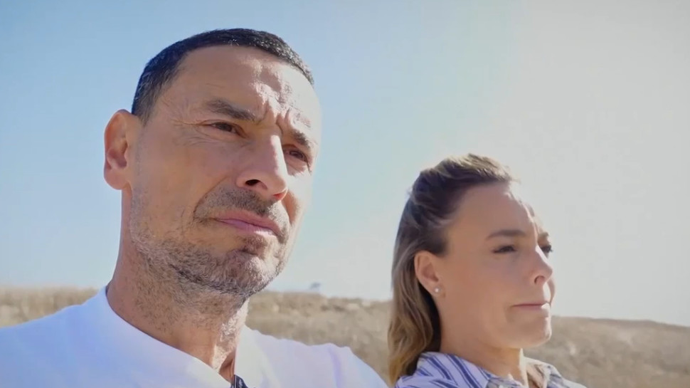גיא זוארץ ויעל בר זוהר ב"מחוברים" (צילום: צילום מסך HOT)