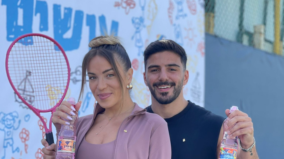 ג'וליה ויוגב ביוזמת הבקבוק הוורוד של מי עדן  (צילום: יח"צ)