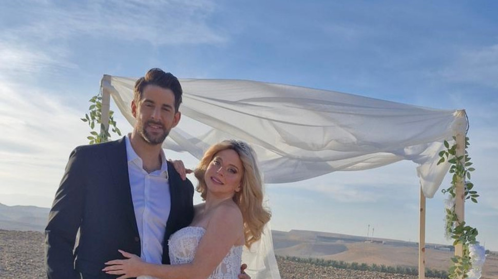 שחף רז עולה על חליפת חתן (צילום: יחצ)