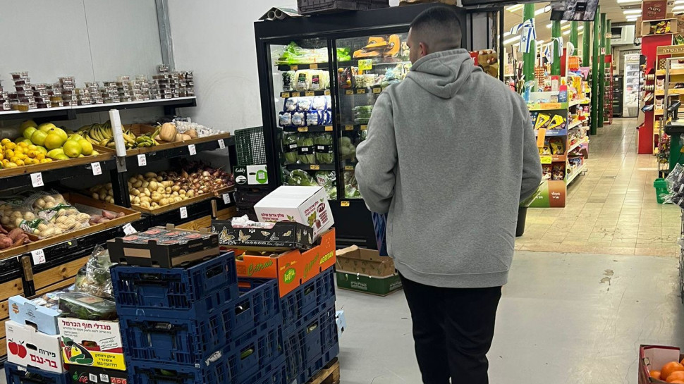 אושר ביטון לא שוכח מאיפה הוא בא (צילום: יחצ)
