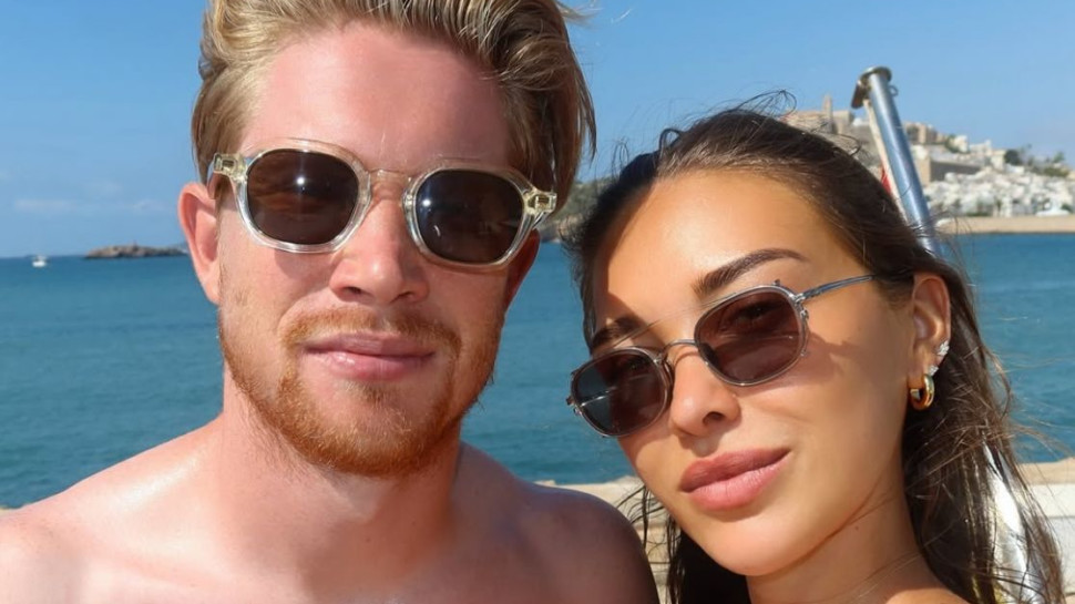 דה בראונה ואשתו. עוזבים את אנגליה (צילום: מסך אינסטגרם)