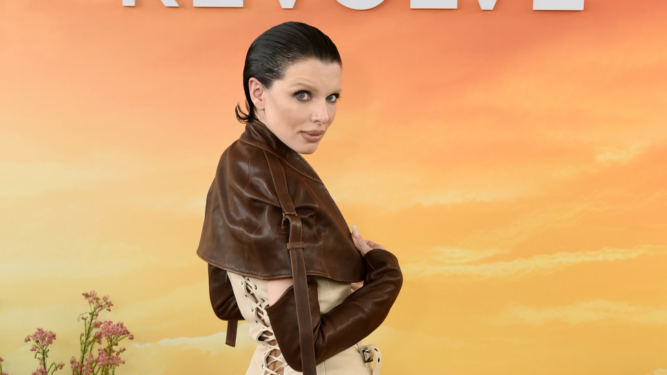 ג'וליה פוקס (צילום: Vivien Killilea/Getty Images for Revolve)