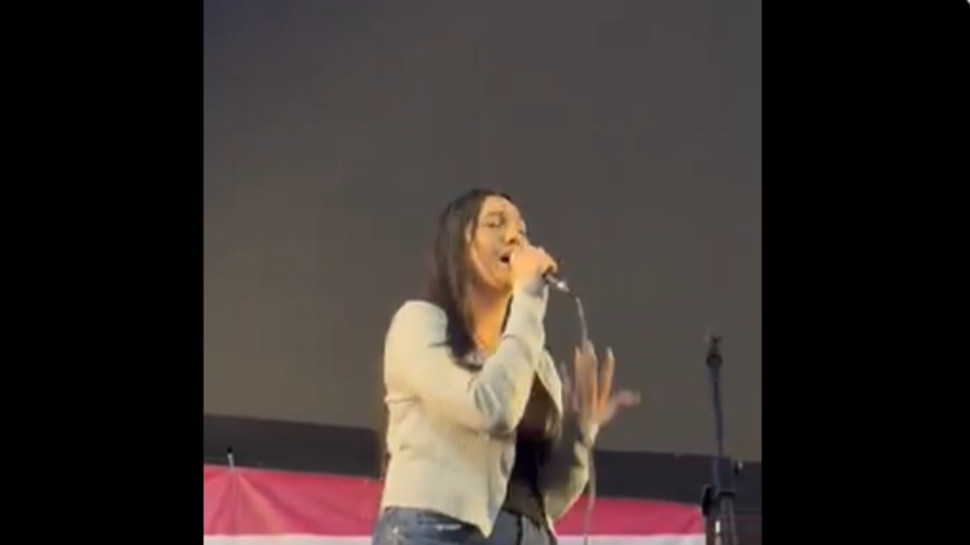 יובל רפאל בכיכר החטופים (צילום: צילום מסך רשתות חברתיות)
