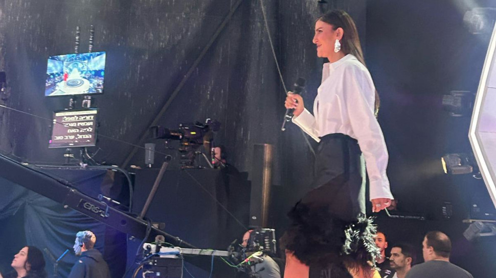 עינב בובליל רגע לפני תחילת הפרק שבו אבא שלה, יוסי בובליל, ייכנס לבית האח הגדול (צילום: באדיבות רשת 13)