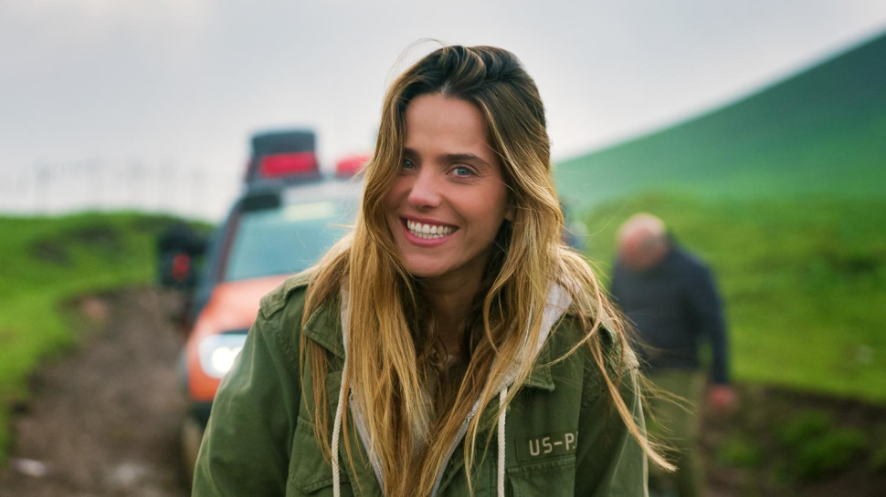 רותם סלע בצילומי הסדרה חדשה בנטפליקס, “Off Road” (צילום: נטפליקס)