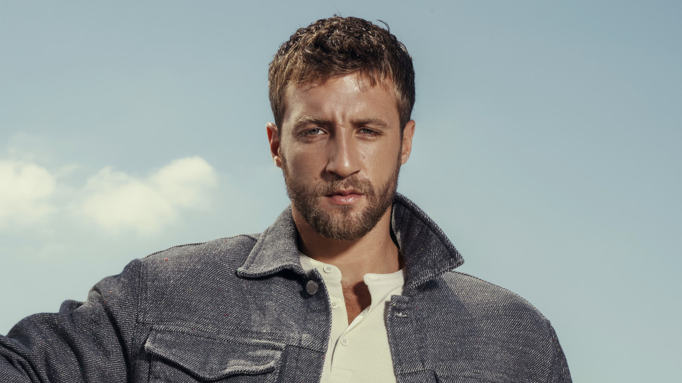 טל מורד בצילומי קולקציית חורף 2026 של רנואר (צילום: שי פרנקו)