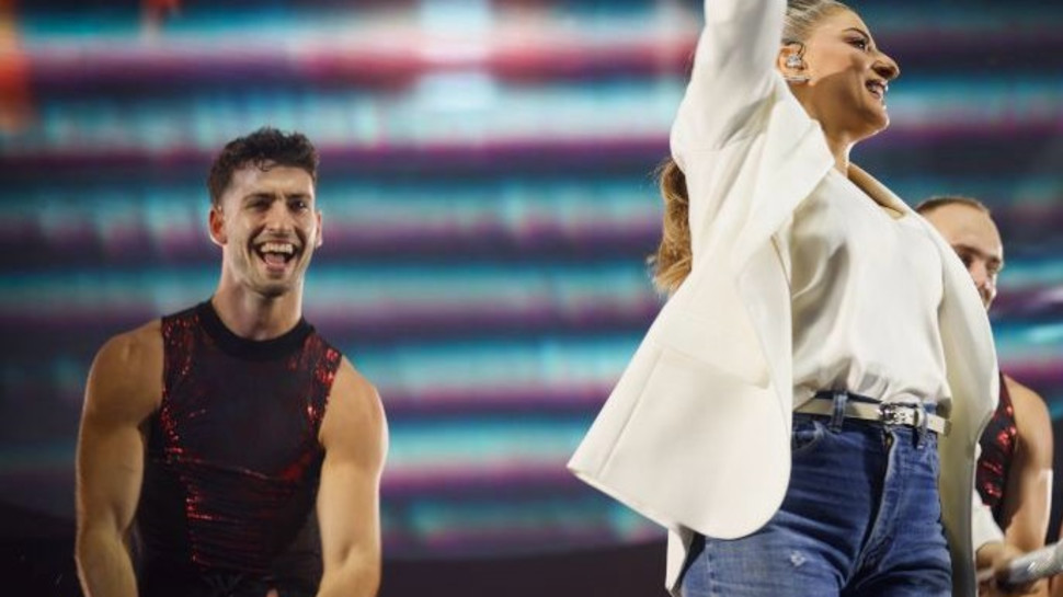 עומרי מלל לצד שרית חדד (צילום: עומרי סילבר)