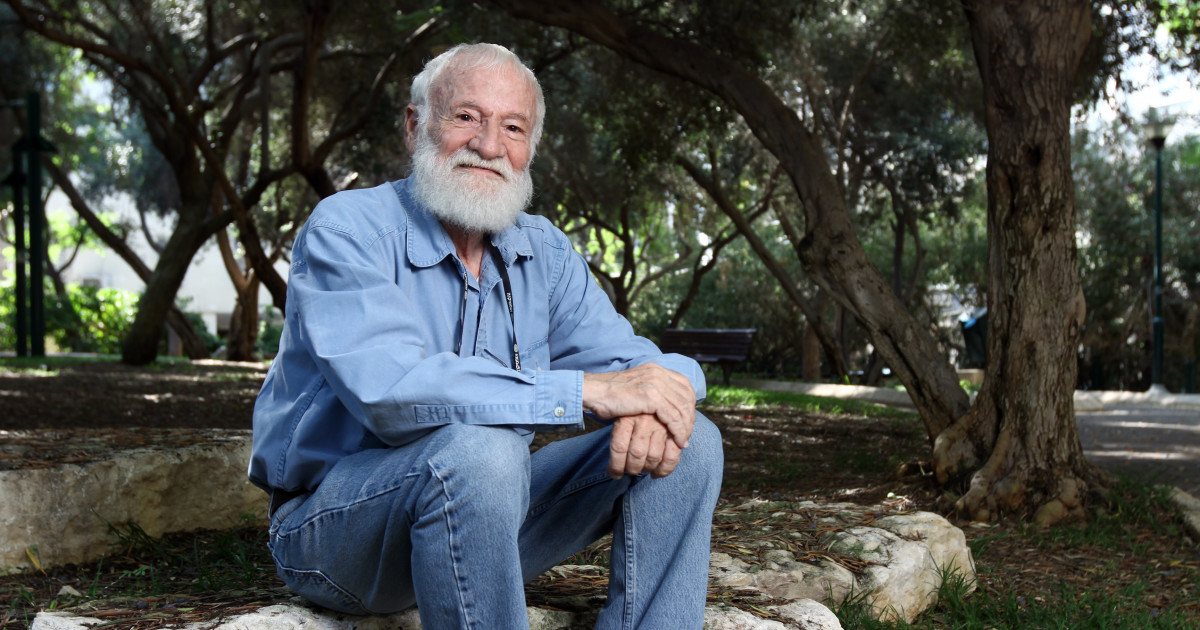 ×ª×× × ×©××¨××ª× ××¡××¨×××× × ×××©×¨×× ××ª×× ××ª×¢××× ×ª גיבורה מגושמת נקלעת לבית ספר למכשפות ומגיעה למסקנה שאולי באמת זהו המקום שאליו היא שייכת. ×ª×× × ×©××¨××ª× ××¡××¨×××× × ×××©×¨×× ××ª×× ××ª×¢××× ×ª