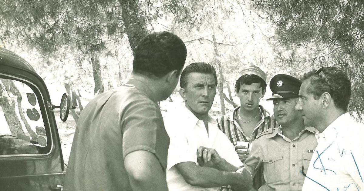 נתן זהבי: מותו של קירק דאגלאס | מעריב