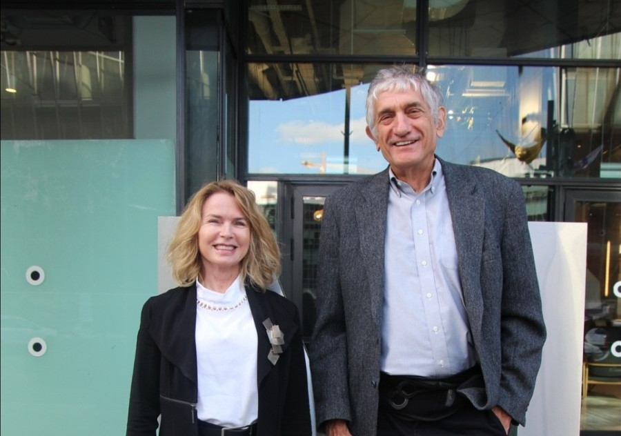 ג'ון מרטיניס ומיכל ברוורמן־בלומנשטיק (צילום: מיקרוסופט)