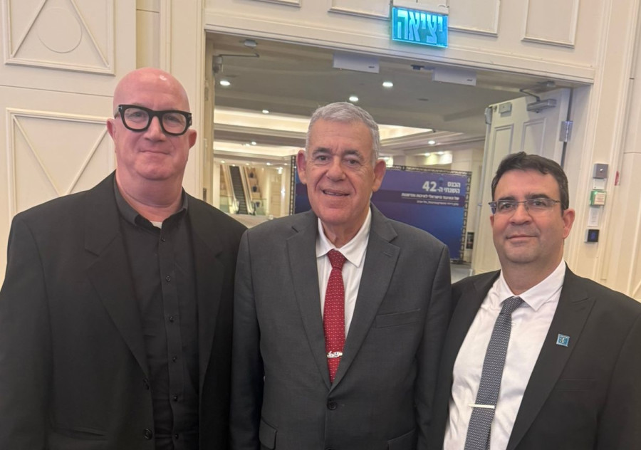  שרון אנקר יו״ר האיגוד הישראלי לאיכות, בועז לוי מנכ״ל התעשיה  האווירית ואבי בלשניקוב (צילום: צבי תקשורת)