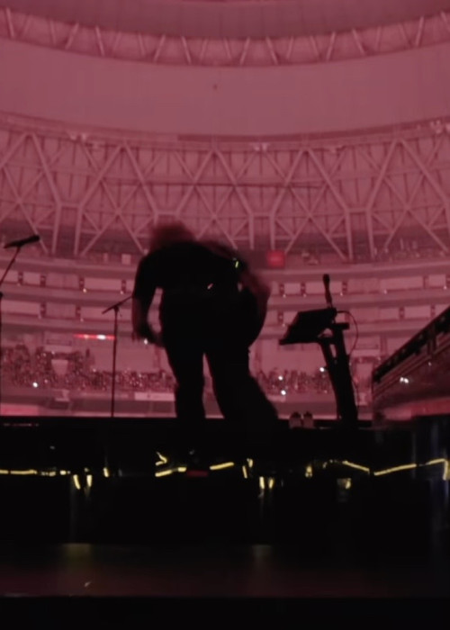 אד שירן נופל מהבמה (צילום: צילום מסך מתוך האינסטגרם)