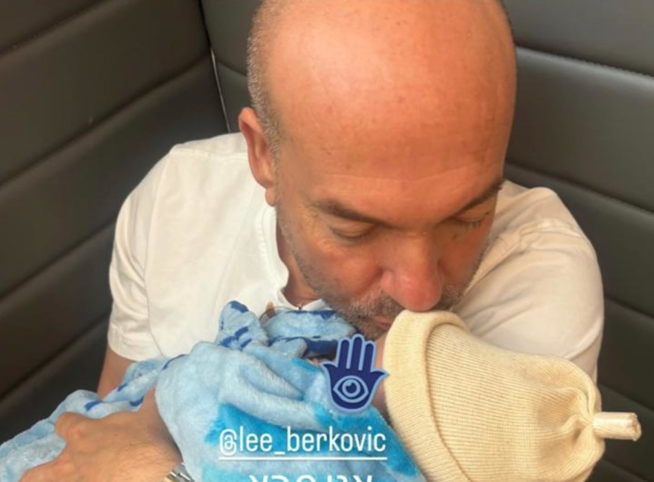 אייל ברקוביץ׳ ונכדתו אמה (צילום: מתוך אינסטגרם)