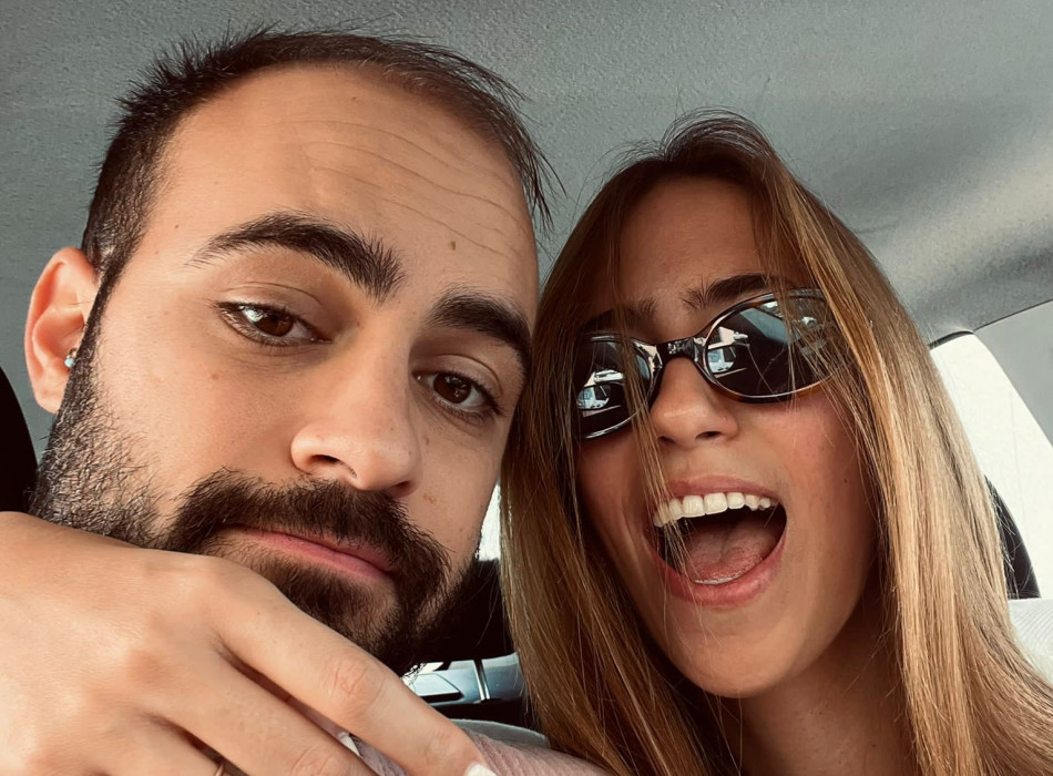 הגיל דפק בדלת? הזמרת טלי כרקוקלי התארסה לבן זוגה | TMI