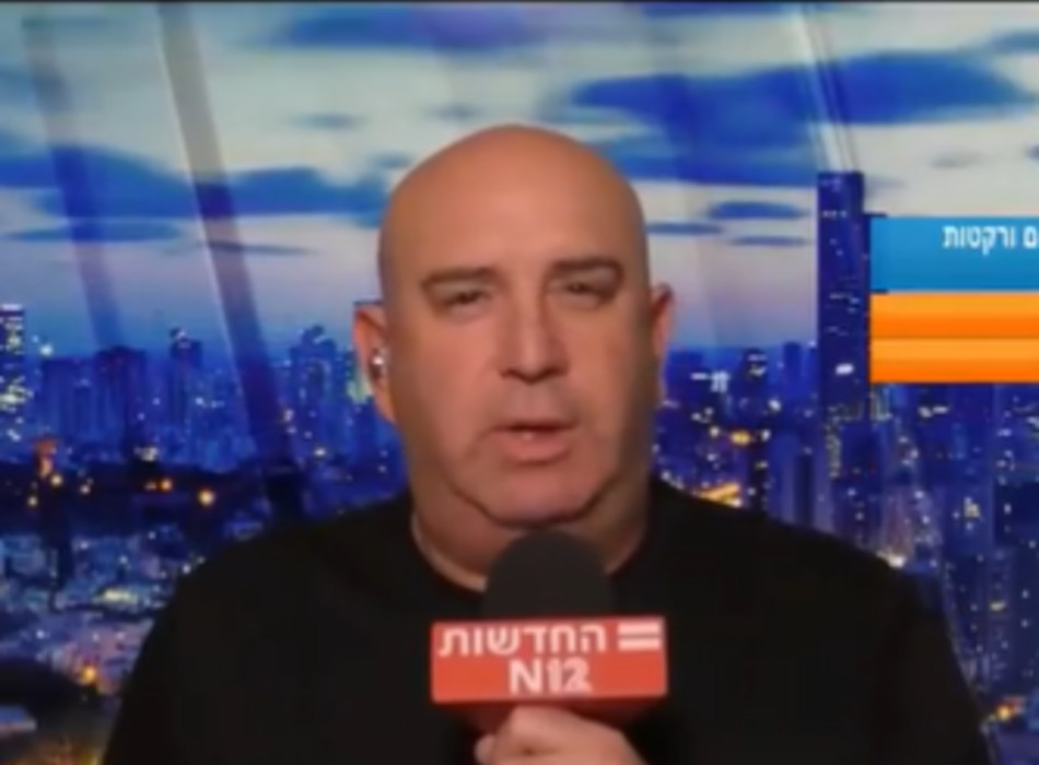 ניר דבורי פורץ לשידור בשבת השחורה (צילום: צילום מסך חדשות 12)