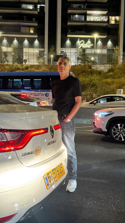 אלי אוחנה תקוע בפקק (צילום: ללא קרדיט)