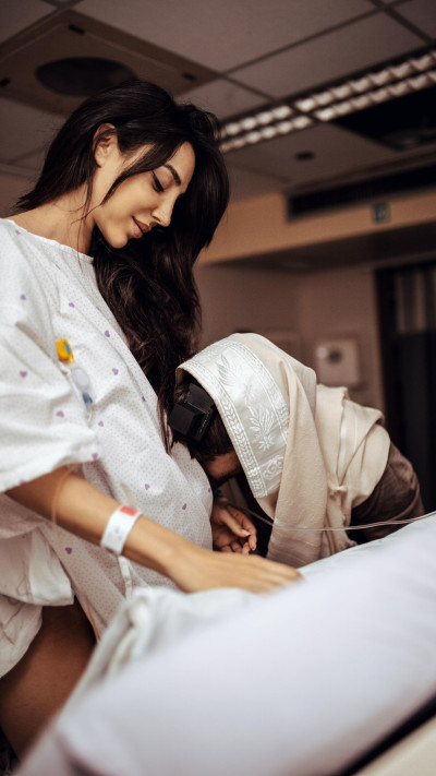 טליה עובדיה ושחף רז בחדר הלידה (צילום: galia_esther_levy_ben_simhon)