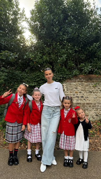 שונית חמד ובנותיה