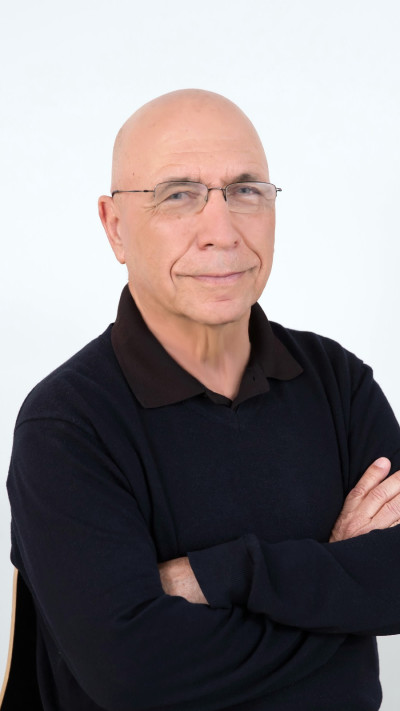 פרופ' צבי אקשטיין