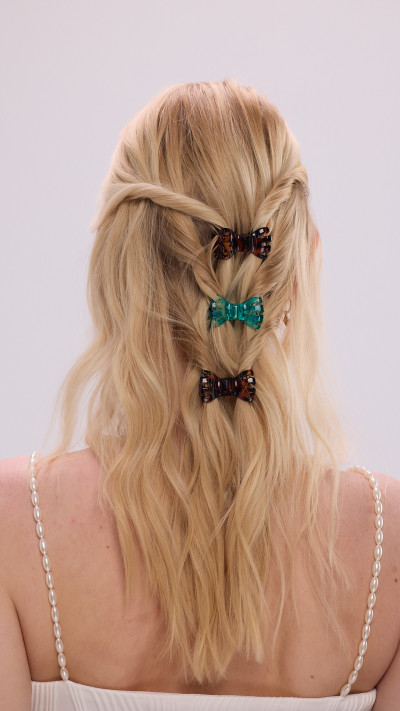 תסרוקת חג מושלמת עם קליקס של דפני