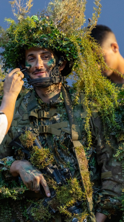 תומר קאפון בצילומים לליברה וצ'יק (צילום: ליז טיאר)