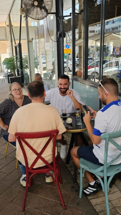 יובל לוי וחברים (צילום: גולשים)
