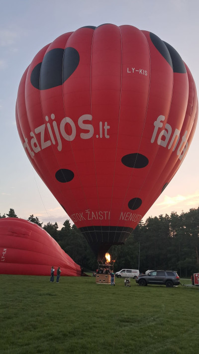 רגע לפני ההמראה. כדור פורח בווילנה