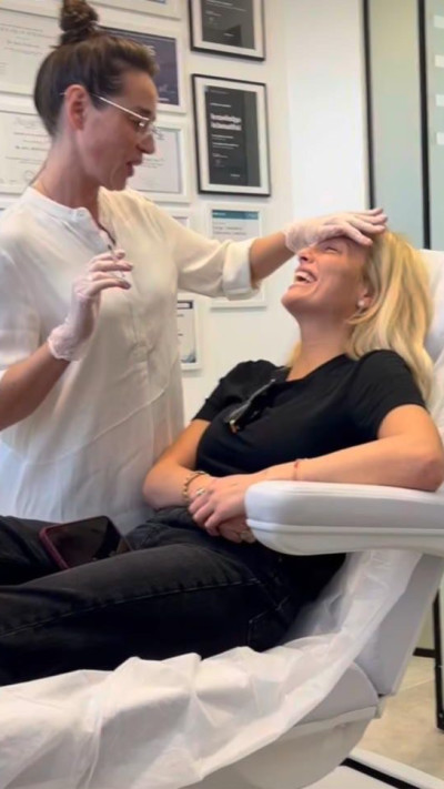 מאור ברוכמן אצל ד”ר אנה זנקוביץ’ (צילום: יחצ)