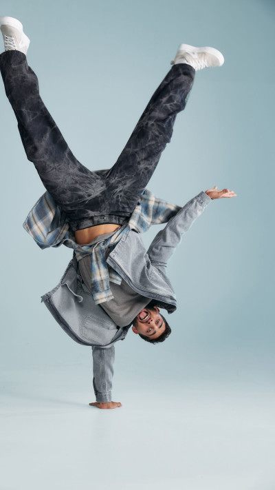 שון יפישין בצילומים ראשונים למותג האופנה טוונטיפורסבן (צילום: עירד נצר)