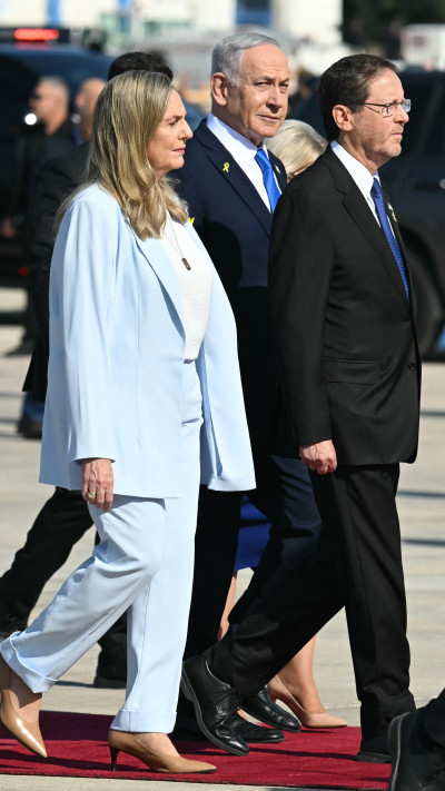 מיכל הרצוג, בוז׳י הרצוג וראש הממשלה בנימין נתניהו (צילום: SAUL LOEB/AFP via Getty Images)