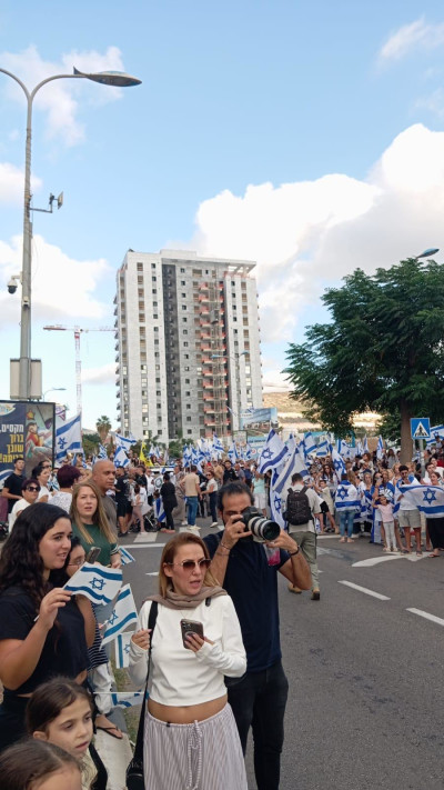 טירת כרמל מתרגשת לקראת הגעתו של שורד השבי מקסים הרקין
