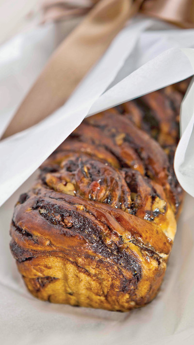 גלילת שמרים במלית שוקולד ואגוזים