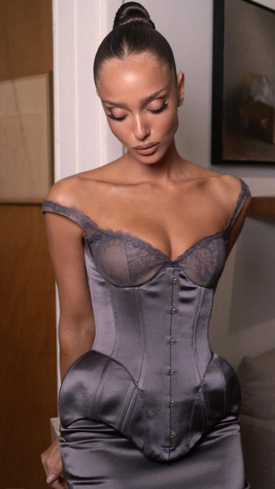 נטע אלחמיסטר בשמלה של MAISON MARGOT (צילום: אינסטגרם)