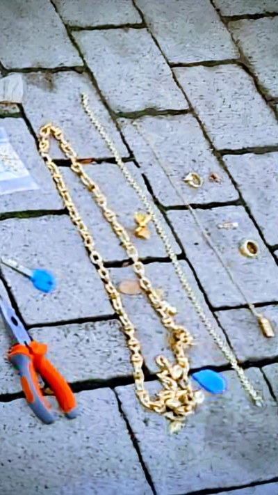 התכשיטים שנגנבו לצד כלי הפריצה