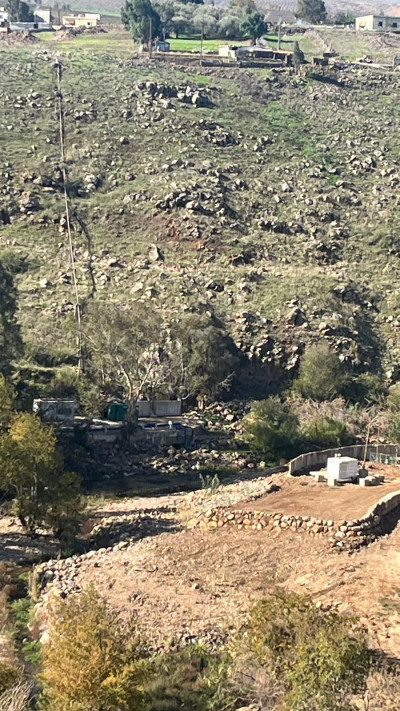 הצינור הלבנוני ששואב את מי המעיין