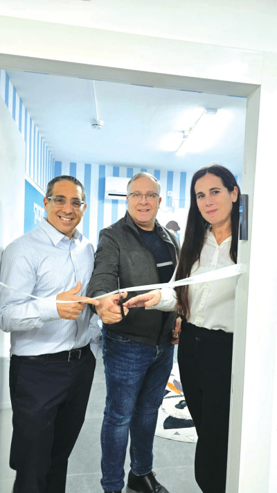 מימין נטע ורד , אלי דוקורסקי וד״ר שי חן גל (צילום: יחצ)