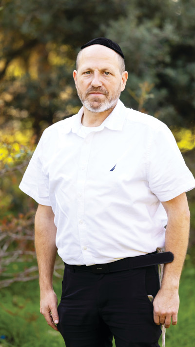 מגולל את סיפורה של פלוגת הסריקה מנקודת מבטו ומנקודת מבטם של חיילי