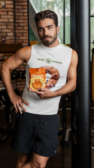 יהודה בוחבוט בצילומים למותג ״קריספ פאוור״ (צילום: רון שושן)