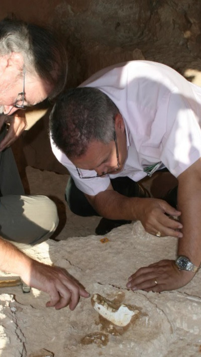 צוות החוקרים במערת קזבלנקה. חלון נדיר לעבר 