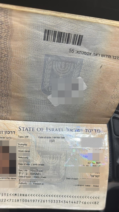דרכונה הקרוע של מ'