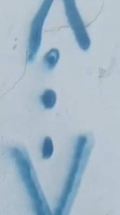 גרפיטי על קיר בית-הכנסת ביפו