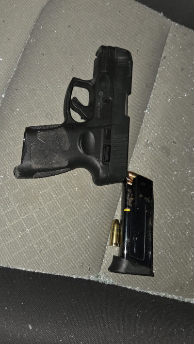כדור בקנה. אחד האקדחים שנתפסו