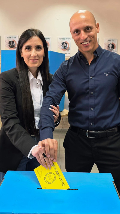 עמיחי בן שלוש. עכו