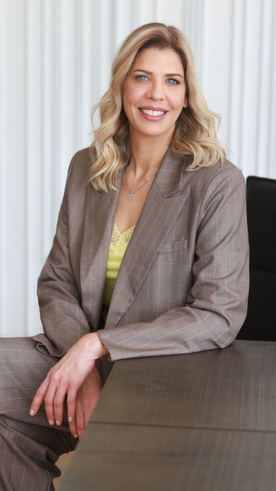 עו״ד ומגשרת מורן סמון (צילום: QElit beauty)