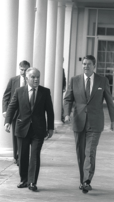 רונלד רייגן ויצחק שמיר