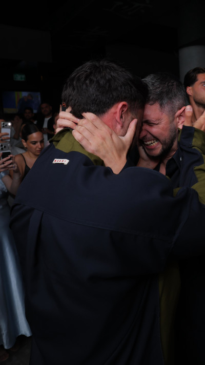 טום ואלמוג רגע אחרי הזכייה (צילום: נדב צור)