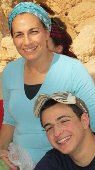 בת גלים שער ובנה גיל־עד שער ז''ל