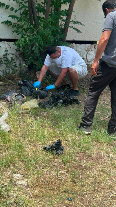 פגרי החתולים שנמצאו בשקיות זבל מחוץ לחלון חדר מורים בחצור הגלילית